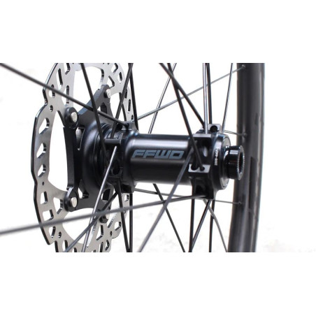 Paire Roues FFWD TYRO 2 DISC Tubeless Ready - Moyeux FFWD | Planetecycle