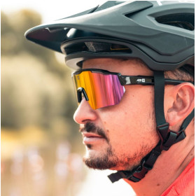 Lunettes AZR RACE RX NOIRE avec ECRAN ROSE - Lunettes solaires Vélo et Triathlon