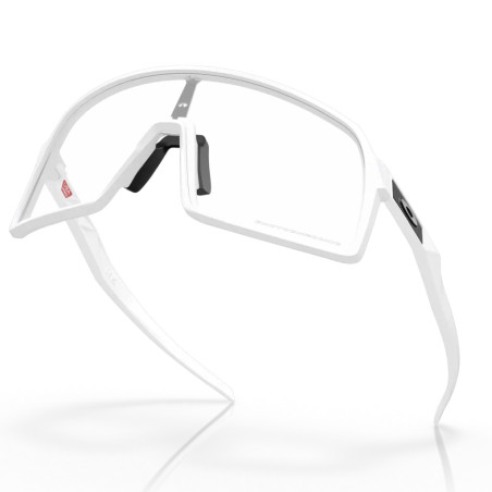 Oakley SUTRO Verres Clear PhotoChromic Monture Matte White 9406-9937 - Lunettes Solaires avec verres photochromiques | Planetecycle