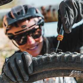 INSERT KIT TUBELESS LEZYNE – Multi-Outils intégré au guidon