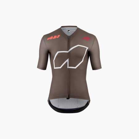 Assos EQUIPE R JERSEY S11 WE ARE THE A MOKA BROWN - Maillot Cycliste manches courtes | Planetecycle Assos EQUIPE R JERSEY S11 WE ARE THE A MOKA BROWN - Maillot Cycliste manches courtes | Planetecycle