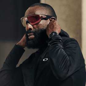 OAKLEY META VANGUARD IA Verres Prizm Transition Ember , Monture Black - Lunettes solaires connectées avec verres adaptatifs