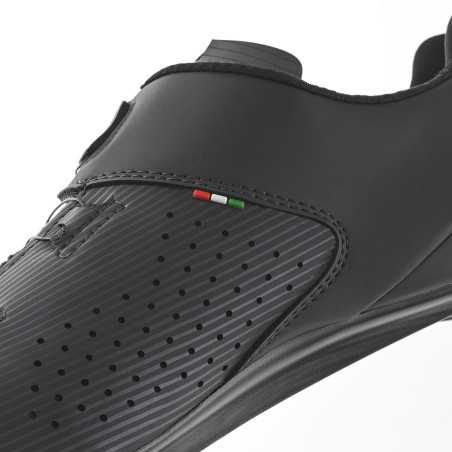 Gaerne G.FUGA Core Black 2026 - Chaussures velo route | Planetecycle Gaerne G.FUGA Core Black 2026 - Chaussures velo route | Planetecycle