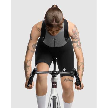 Assos UMA GT BIB SHORTS S11 - BLACK SERIES - Cuissard Cycliste | Planetecycle Assos UMA GT BIB SHORTS S11 - BLACK SERIES - Cuissard Cycliste | Planetecycle